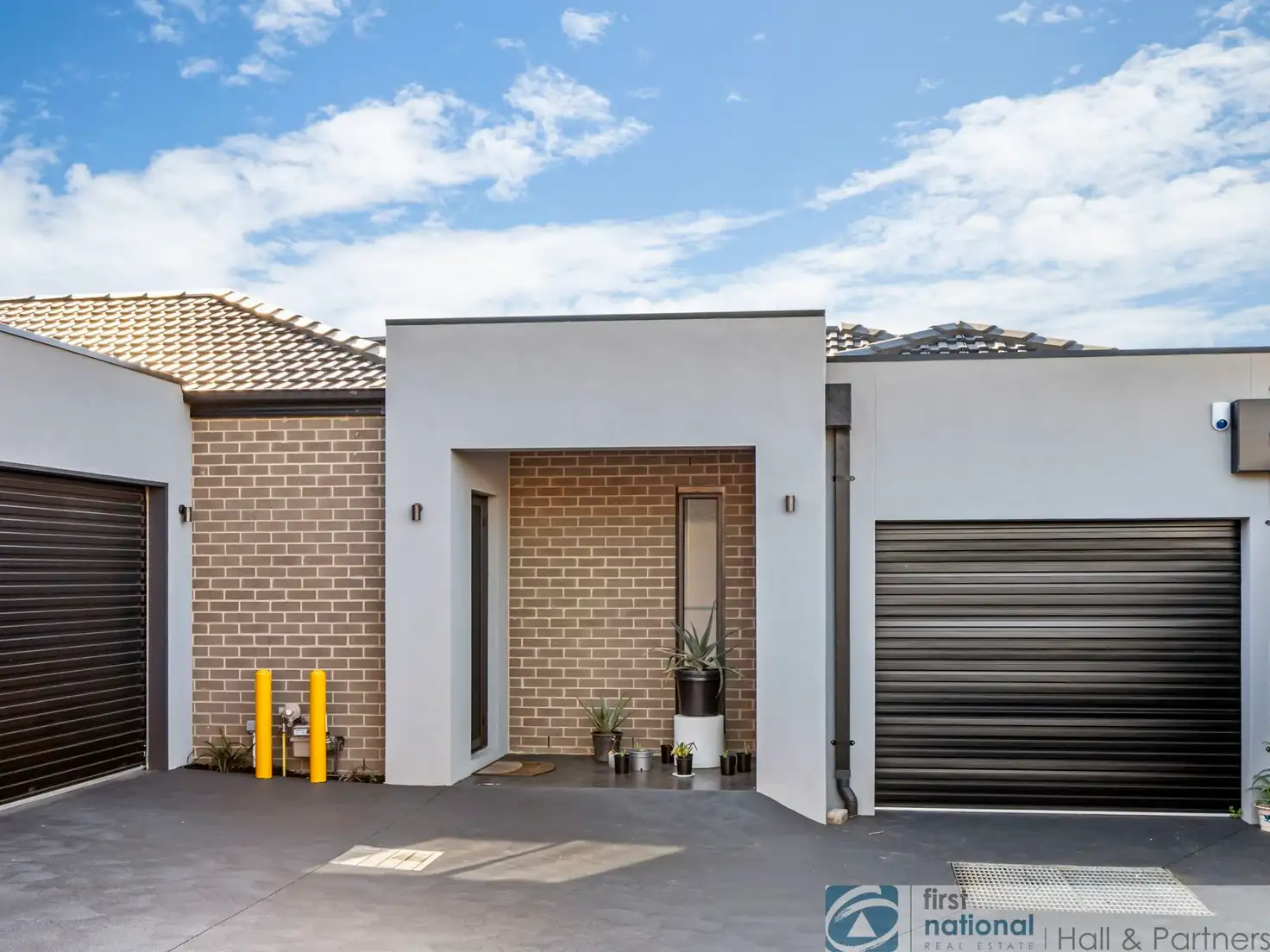 Main view of Homely unit listing, 2/19 Kylie Court, Hampton Park VIC 3976