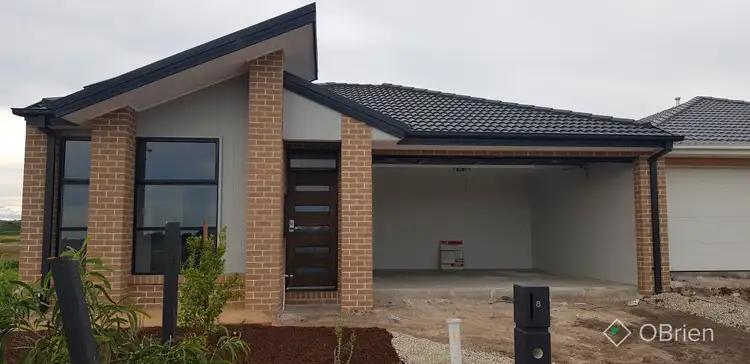 8 Fragrant Crescent, Diggers Rest VIC 3427