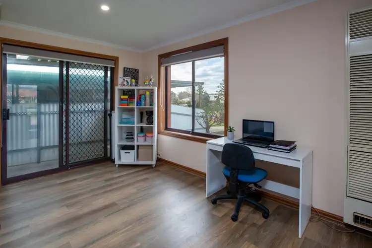 Fifth view of Homely house listing, 2 Sonia Court, Wodonga VIC 3690