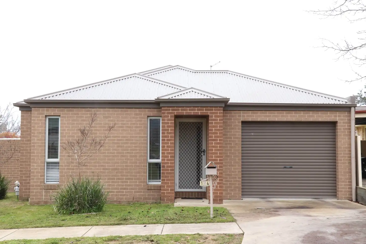Main view of Homely townhouse listing, 2a Butterworth Place, Wodonga VIC 3690