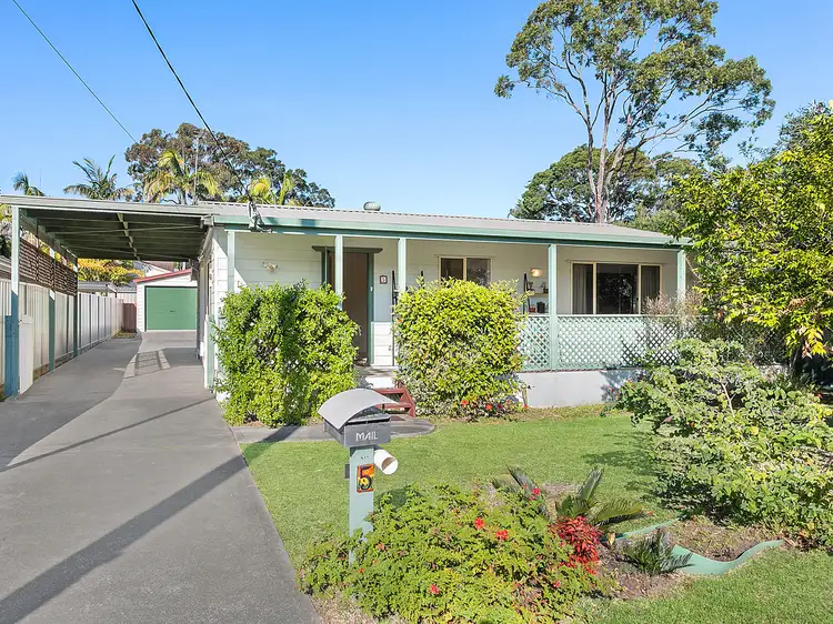 5 Warrina Avenue, Summerland Point NSW 2259