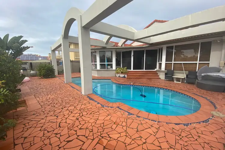 32 Meadowlake Drive, Carrara QLD 4211