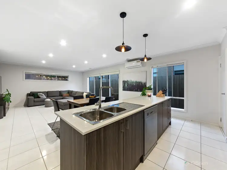 Fourth view of Homely house listing, 5 Allusive Walk, Narre Warren VIC 3805