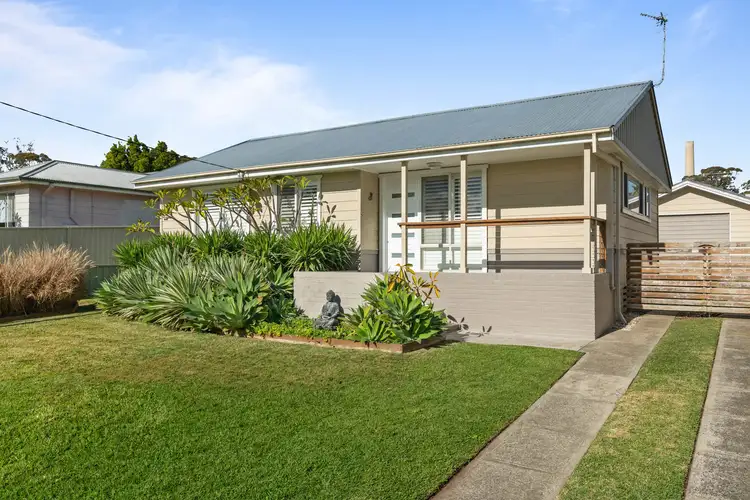 33 Spencer Road, Mannering Park NSW 2259