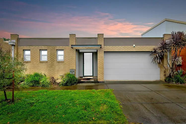 6 Thirlestane Place, Craigieburn VIC 3064