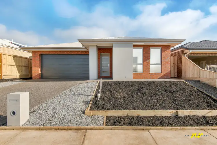 8 Miranda Crescent, St Leonards VIC 3223