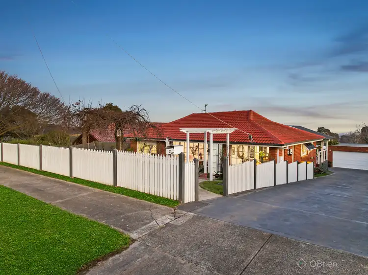 7 Hawk Avenue, Pakenham VIC 3810