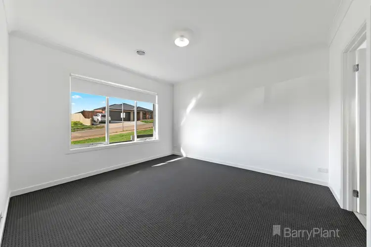 Sixth view of Homely house listing, 8 Heroic Street, Drouin VIC 3818