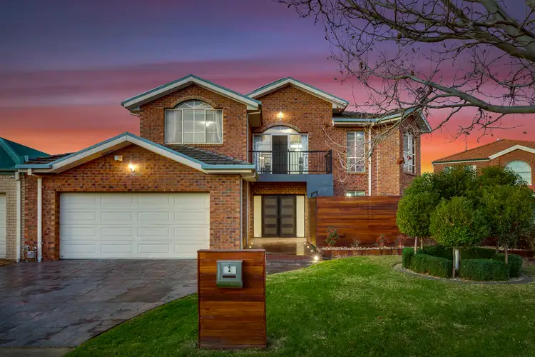 2 Strachan Close, Taylors Lakes VIC 3038