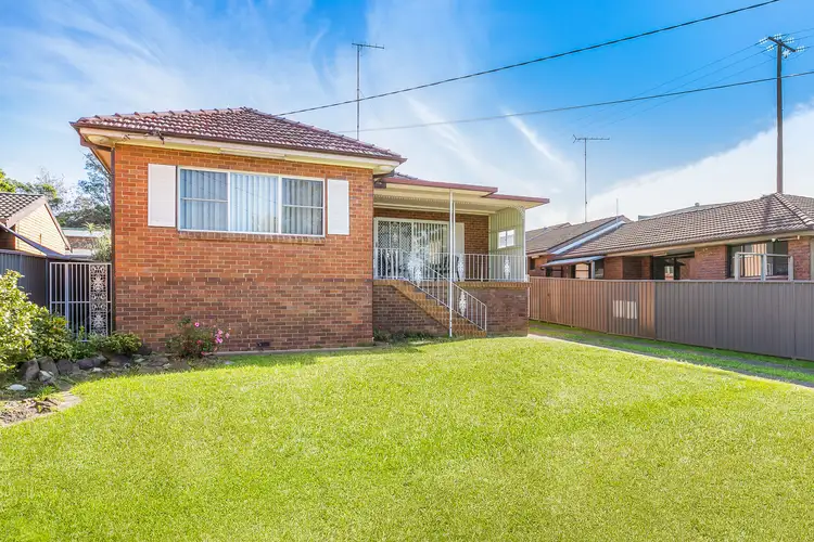 11 Dameeli Avenue, Kirrawee NSW 2232