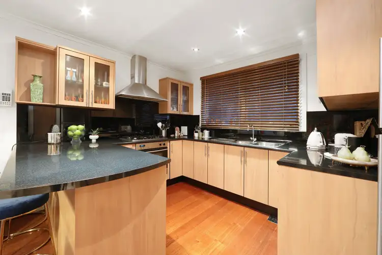 33 Bareena Avenue, Rowville VIC 3178