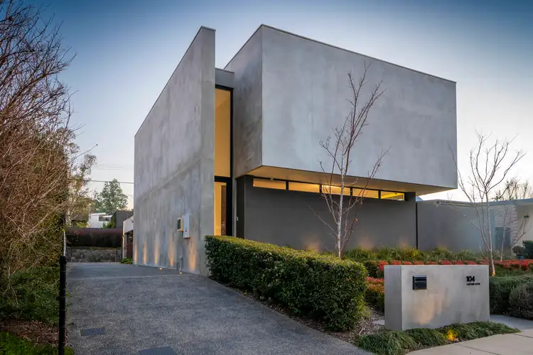 104 Captain Cook Crescent, Narrabundah ACT 2604