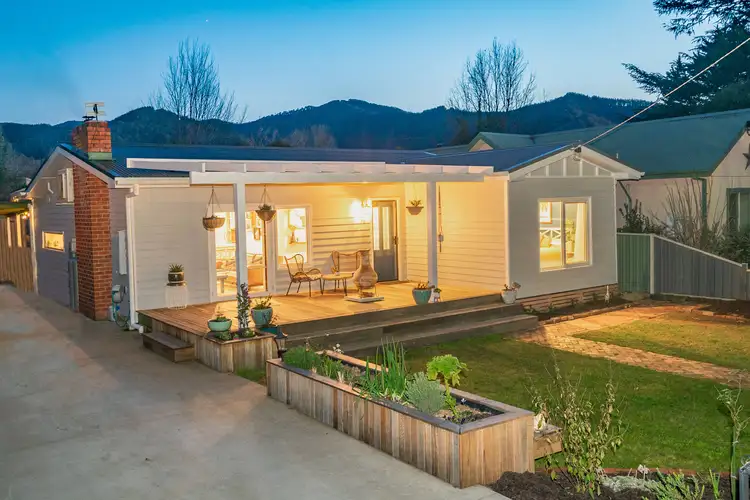 62 Delany Avenue, Bright VIC 3741