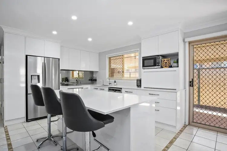 2/3 Pamela Court, Labrador QLD 4215