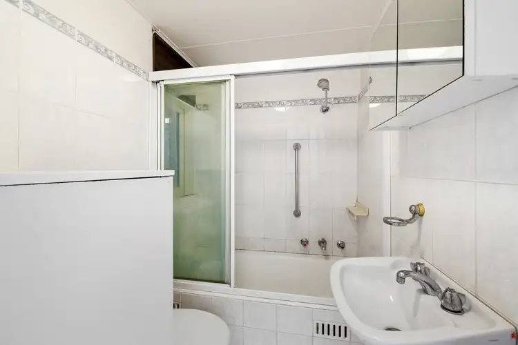 Fourth view of Homely studio listing, 2/2 Ward Avenue, Elizabeth Bay NSW 2011