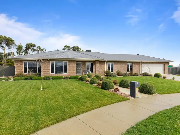6 Vantage Court, Cardigan VIC 3352
