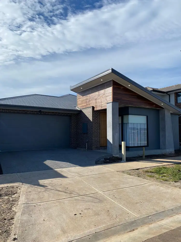 34 Waterbird Circuit, Weir Views VIC 3338