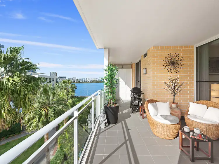 551/2 The Crescent, Wentworth Point NSW 2127