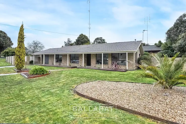 8 Hocking Avenue, Mount Clear VIC 3350