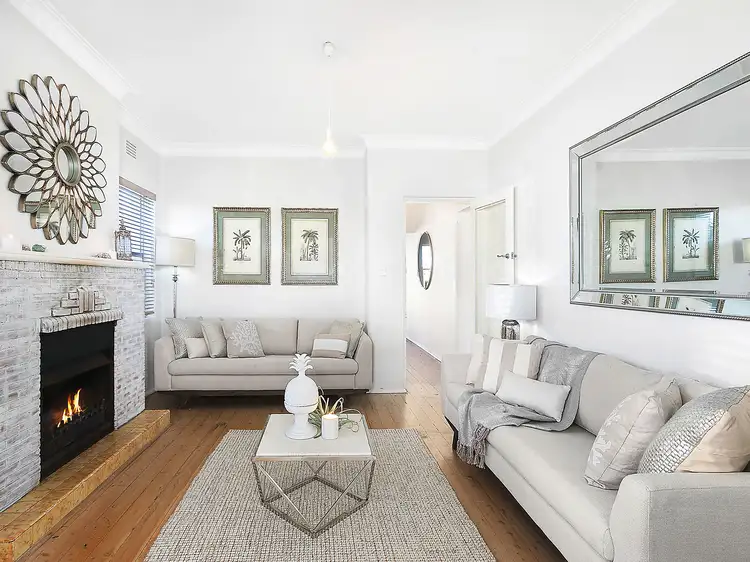 Second view of Homely semi-detached listing, 1/6 Queenscliff Road, Queenscliff NSW 2096