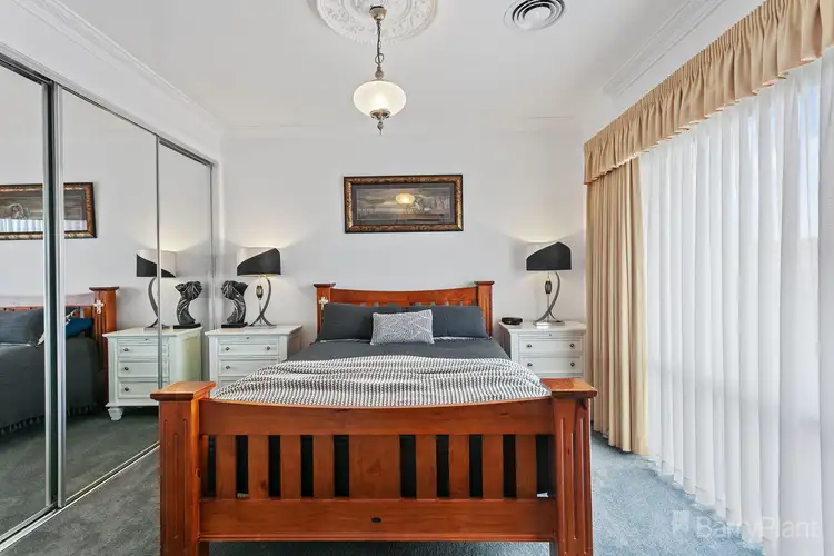 Sixth view of Homely house listing, 5 Nandina Court, Strathdale VIC 3550