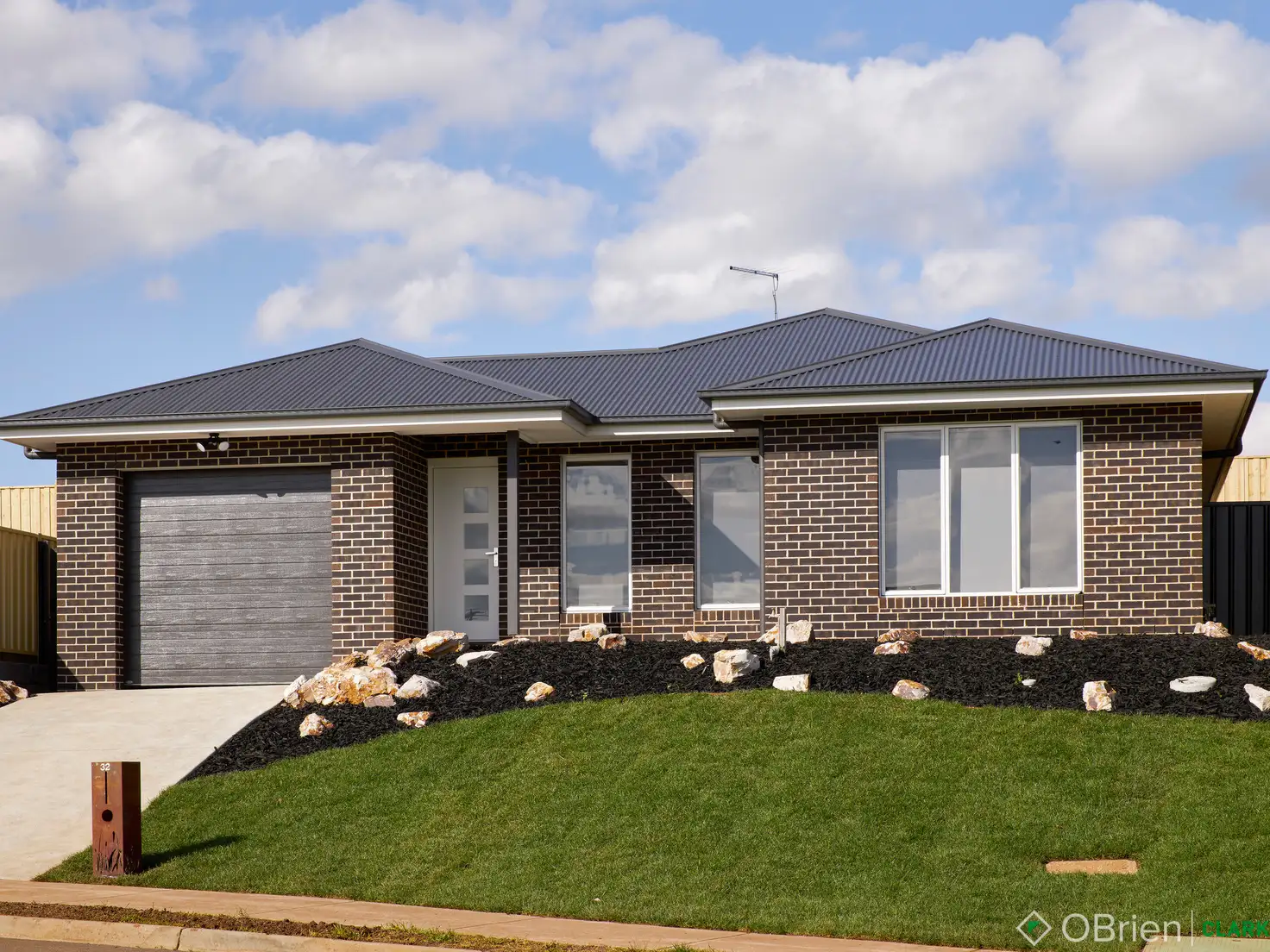 Main view of Homely townhouse listing, 32 Twin Ranges Drive, Warragul VIC 3820