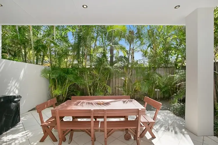 Fourth view of Homely villa listing, 2/33 Ocean Street, Mermaid Beach QLD 4218