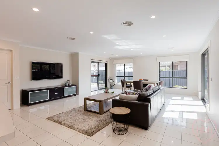 Second view of Homely house listing, 6 Jordan Place, Watson ACT 2602