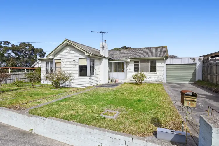 15 Carey Street, Hamlyn Heights VIC 3215