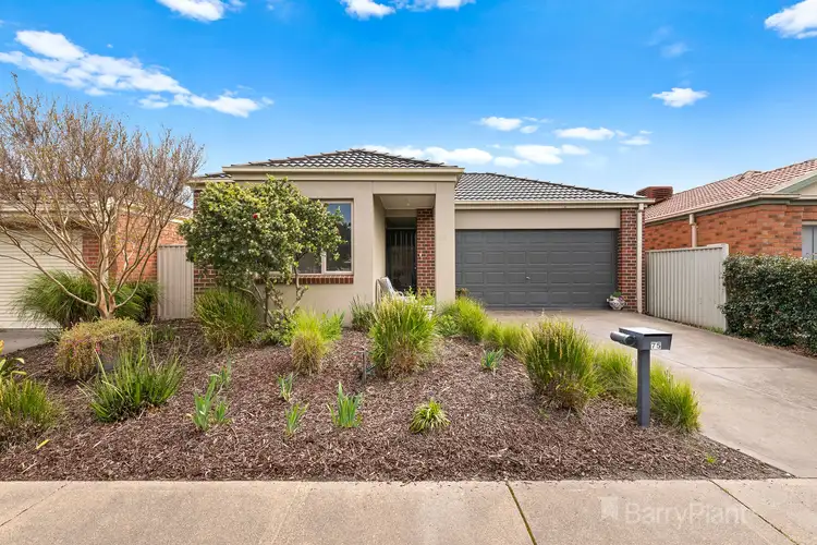 75 Oaklands Way, Pakenham VIC 3810