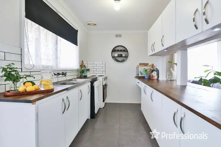 Second view of Homely house listing, 2 Allunga Court, Mildura VIC 3500