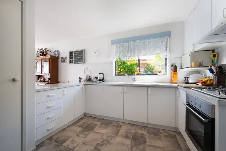 Fifth view of Homely house listing, 9 Dava Court, Kangaroo Flat VIC 3555