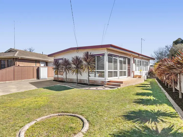 9 Aubrey Street, Wendouree VIC 3355