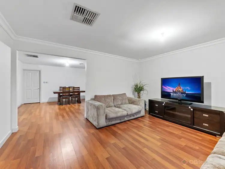 Fifth view of Homely house listing, 2 Thames Court, Cranbourne East VIC 3977