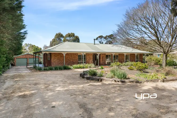 6 Desmond Crescent, Romsey VIC 3434