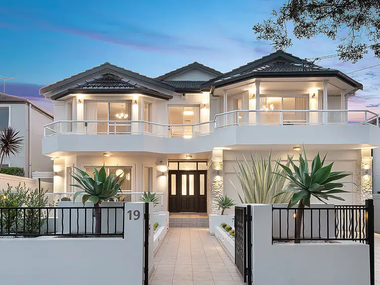 19 Collingwood Avenue, Earlwood NSW 2206