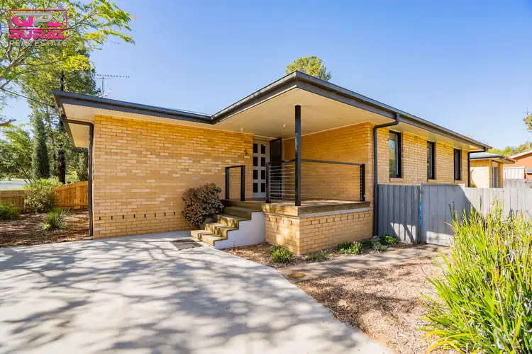 42 Crescent Street, Narrandera NSW 2700