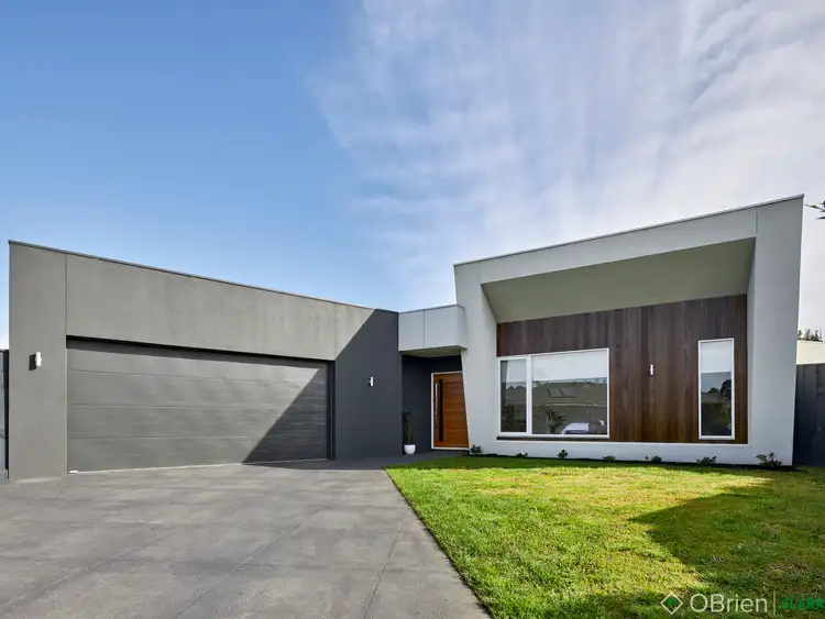 5 Charlwood Court, Drouin VIC 3818