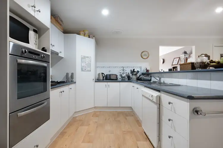 Fifth view of Homely house listing, 44 Brentwood Boulevard, Strathfieldsaye VIC 3551