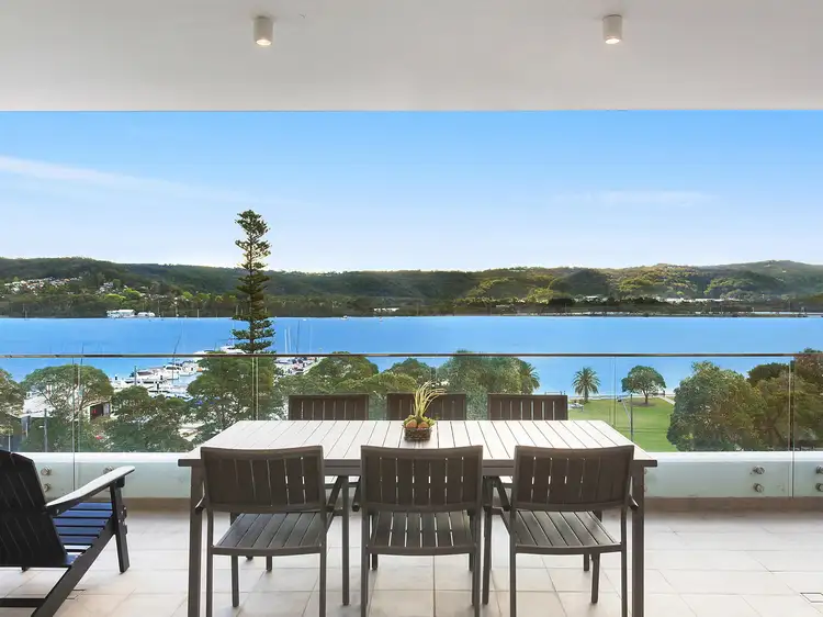 402/13 Lynn Avenue, Point Frederick NSW 2250