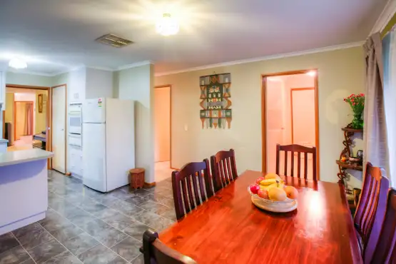 Sixth view of Homely house listing, 5 Chelsea Court, West Albury NSW 2640
