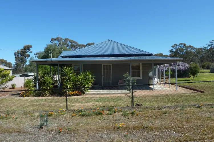 6 Station Street, Wedderburn VIC 3518