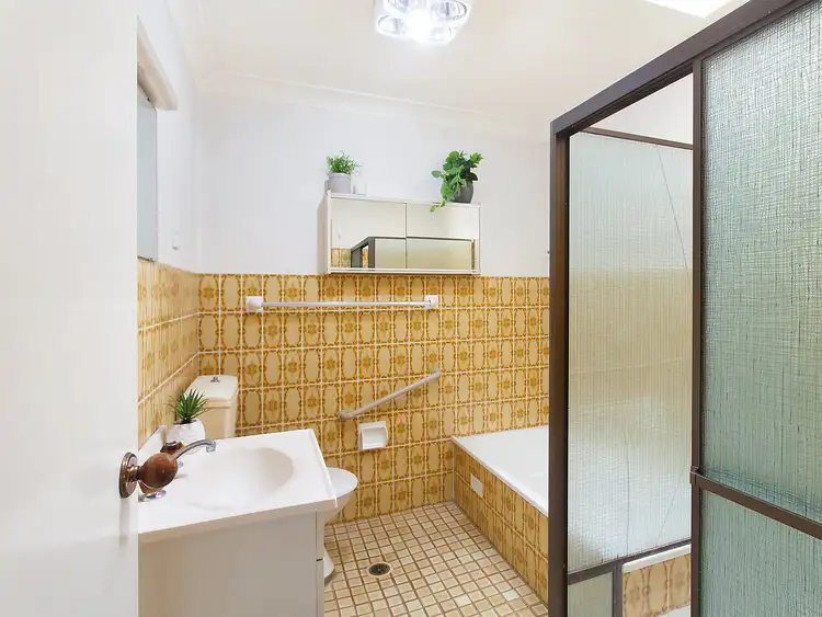 Fifth view of Homely villa listing, 2/16 Fraser Road, Long Jetty NSW 2261