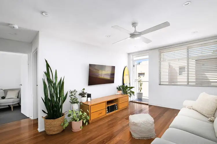 Main view of Homely unit listing, 6/98 Howard Avenue, Dee Why NSW 2099