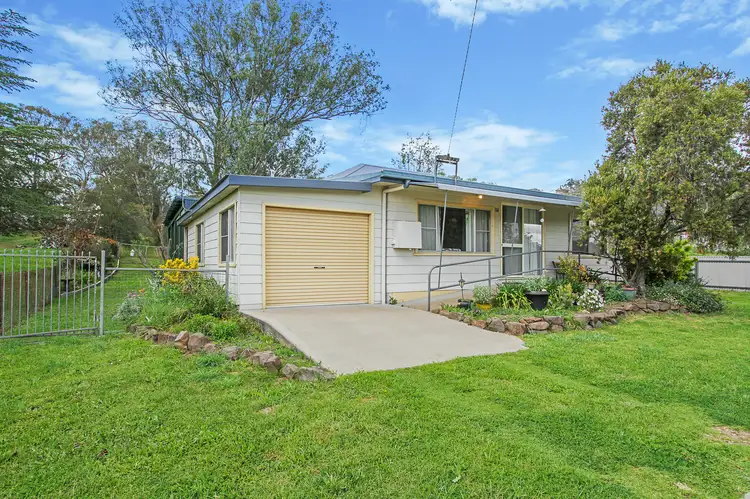 27 Coach Street, Wallabadah NSW 2343