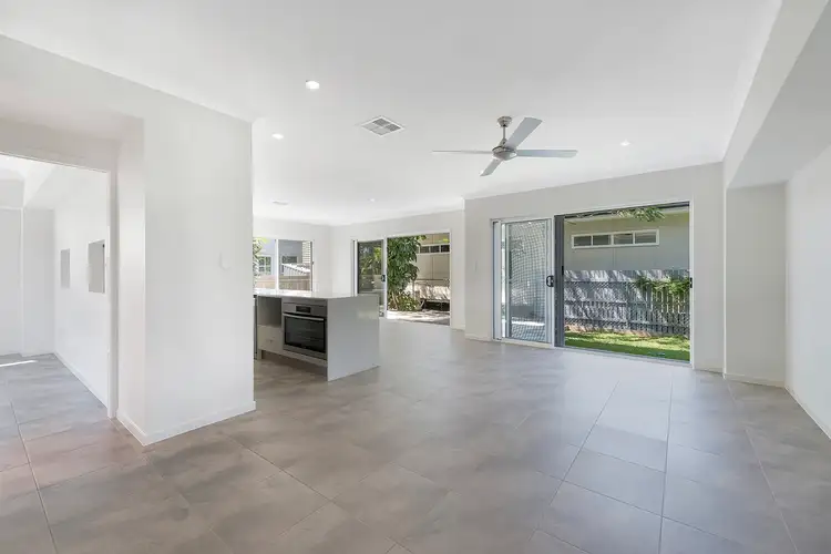 6 Ashford Street, Shorncliffe QLD 4017