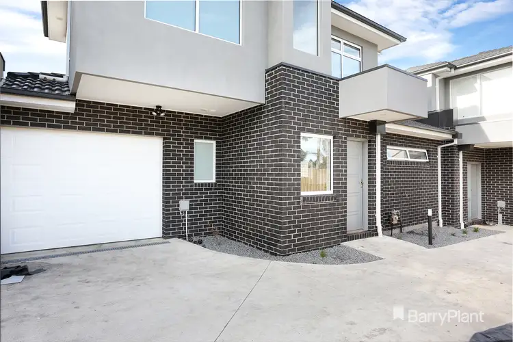 2/21 Sunset Boulevard, Jacana VIC 3047