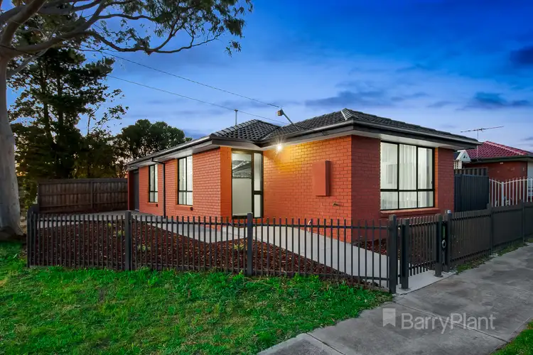 1/2 Kingfisher Court, Kings Park VIC 3021