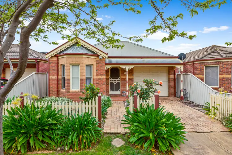 10 Bendigo Circuit, Caroline Springs VIC 3023