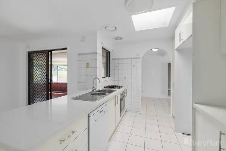 Fifth view of Homely house listing, 2 Wilga Court, Narre Warren VIC 3805